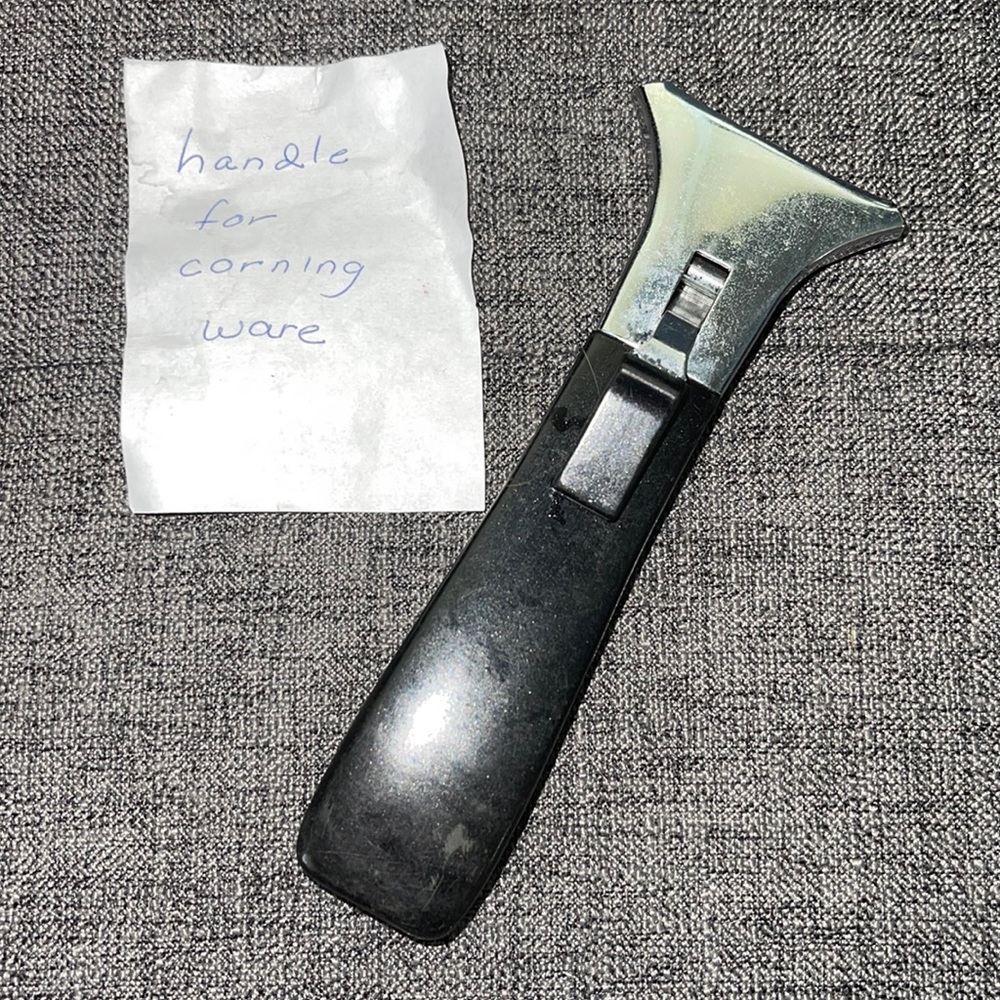 Corning Ware detachable handle